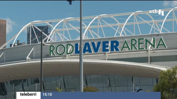 Detienen a Novak Djokovic. Imagen obtenida de un vídeo de EITB Media.