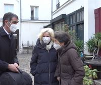 La artista Esther Ferrer recibe el Tambor de Oro en su casa de París