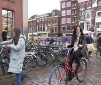 Canales, quesos, zuecos y bicicletas, protagonizan Vascos por el Mundo en Groningen