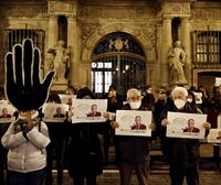 Una protesta en Pamplona denuncia el discurso de odio del alcalde Maya