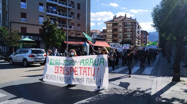 Una manifestación a favor de la desanexión de Usansolo. Foto: Usansolo Herria.