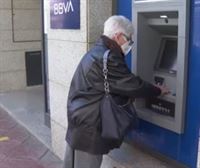 'En la cola de los bancos nos sentimos como mendigos para pedir nuestro propio dinero'