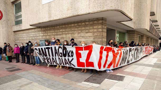 Protesta contra el cierre de urgencias del Hospital de Santiago. Foto. Efe