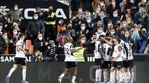 Resumen y todos los goles del partido Valencia – Cádiz (2-1) de los cuartos de final de la Copa del Rey
