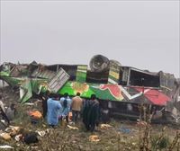Al menos 22 personas han muerto y cinco están desaparecidas tras el accidente de un autobús en Perú