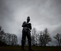 Chillida Leku expone la escultura 'Reaching Out', de Thomas J Price, hasta el 30 de mayo
