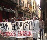 Vecinos de la calle Somera de Bilbao, contra el deterioro de la zona y la expulsión del vecindario