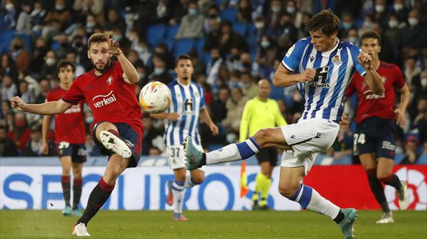 Osasuna and Real Sociedad, going for the Basque derby