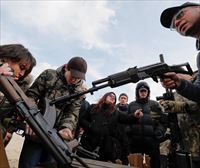 Ukrainara armak lehenbailehen bidaltzeko eta EBko armategiak indartzeko eskatu du Europako Parlamentuak