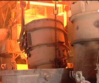 Arcelor para la producción y comienza a preparar regulaciones de empleo temporales
