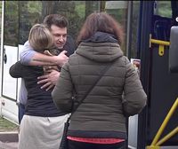 Varias familias ucranianas pasan la noche en Hendaia para continuar su camino a España y Portugal