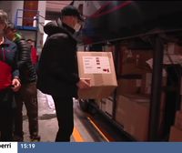 Un autobús repleto de ayuda humanitaria parte desde Amorebieta-Etxano hacia Polonia