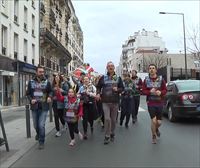 La Korrika recorre las calles de París para impulsar el euskera