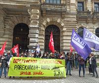Las trabajadoras de las residencias de Bizkaia piden la implicación de la Diputación 