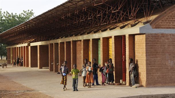 2022 ko Pritzker Arkitektura saria Burkina Fasora, Afrikara lehendabiziko aldiz.