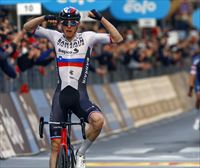 Mohoric sorprende a todos en la Milán - San Remo y prolonga la racha eslovena