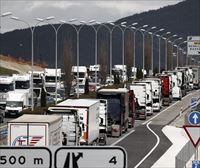 Asotrava tampoco secunda el paro de transportistas en Euskadi, como Hiru y los camioneros del puerto de Bilbao