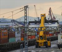 Empresas y sindicatos de la estiba del Puerto de Bilbao alcanzan un acuerdo para la reforma del convenio 