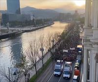 La Korrika recorre las calles de Bilbao en olor de multitudes