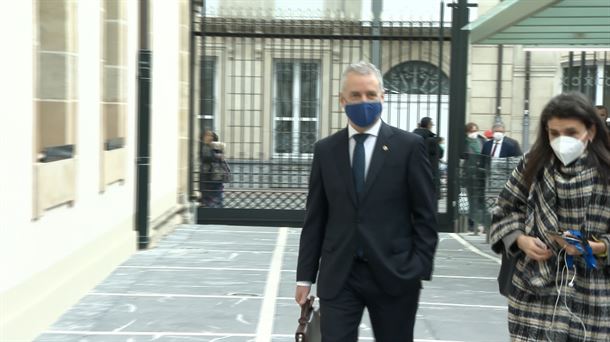Iñigo Urkullu llega al Parlamento Vasco. Imagen obtenida de un vídeo de EITB Media.