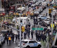 Una treintena de heridos en un tiroteo en el metro de Nueva York