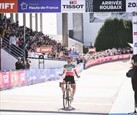 Elisa Longo Espainiako Vueltako lehen liderra da Trek-Segafredok taldekako erlojupekoa irabazi ostean