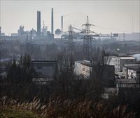 Ucrania denuncia que Rusia ha intensificado los ataques contra la acería Azovstal y que avanza hacia el este