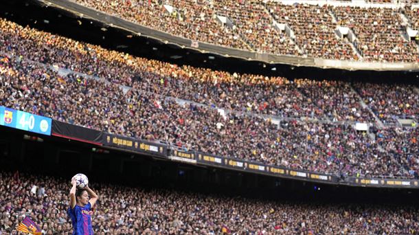 Camp Nou futbol-zelaia jendez lepo. Argazkia: EFE
