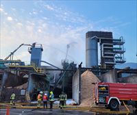 Un incendio provoca importantes daños materiales en la empresa Maderas de Llodio