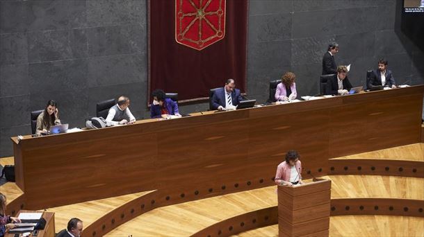 El Parlamento de Navarra, durante la sesión plenaria de hoy. 