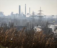 Cien personas ya han sido evacuadas de la acería de Azovstal