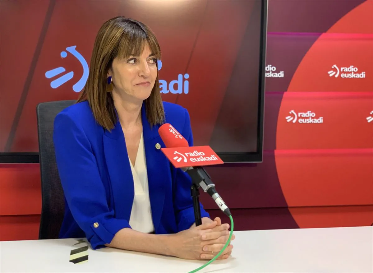 Minimizar comerciante Ciudadano Entrevista a Idoia Mendia en Radio Euskadi sobre los datos de paro de abril