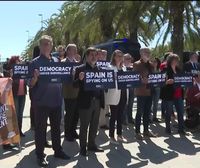 Kataluniako alderdi eta mugimendu independentisten elkarretaratzea egin dute espioitza politikoa salatzeko