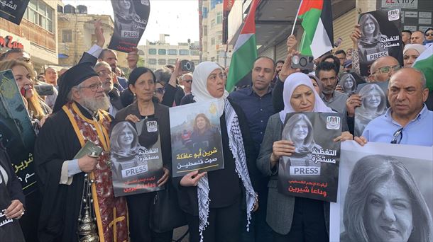 Shireen Abu Akleh kazetariaren aldeko protesta