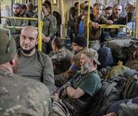 Casi un millar de soldados atrincherados en Azovstal se han rendido desde el lunes según Rusia