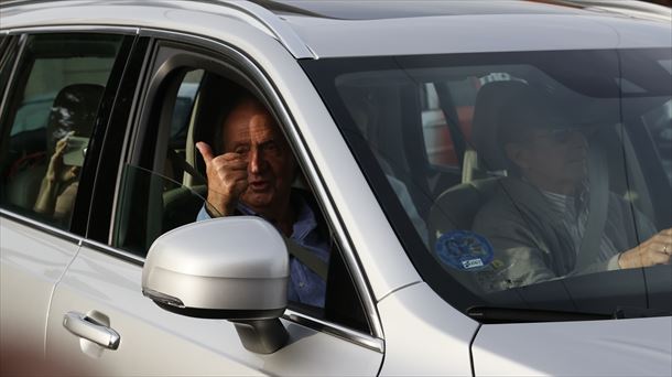Rey emérito Juan Carlos I a su llegada a la casa de un empresario amigo. Foto: EFE