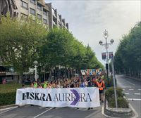Miles de personas reivindican poder vivir en euskera, bajo el lema Euskara Aurrera, en Donostia