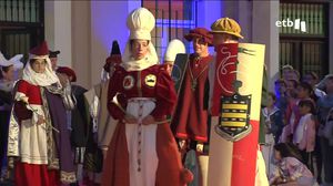 Portugalete repasa sus 700 años de historia a través de un desfile de moda