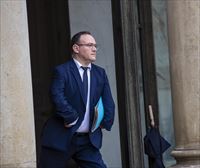 El Gobierno francés evita el repudio político al ministro acusado de violación y apela a la Justicia