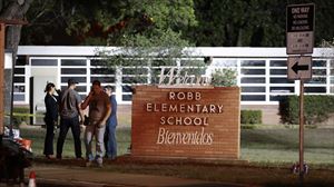 Mueren 19 niños y dos adultos en un tiroteo en un colegio de Texas