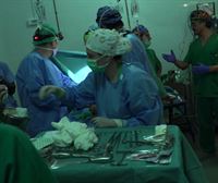 Carlos Badají, cirujano del hospital de Navarra, ha operado a más de 1.200 niños de Senegal y Gambia