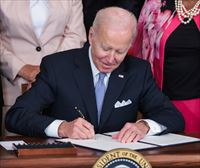 Biden firma una orden de reforma policial en el segundo aniversario de la muerte de Floyd