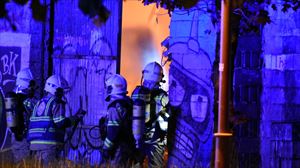 Salud Pública recomienda cerrar ventanas y quedarse en casa por el incendio en unos pabellones en Lasarte-Oria