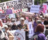 Milaka emakumek Madrilgo erdigunea hartu dute prostituzioaren abolizioa aldarrikatzeko