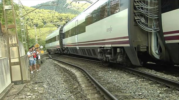 El tren descarrilado en Artomaña (Amurrio, Álava). Imagen: EiTB Media