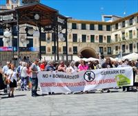 Una concentración pide en Tudela que no se renueve el convenio del polígono de tiro de las Bardenas