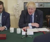 Boris Johnson promete seguir trabajando ''en lo que importa al pueblo británico'' 