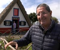 Entramos en las casas típicas madeirenses, con tejados de paja y colores vistosos, de la mano de Vicente