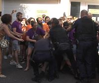 Tensión entre la policía y miembros de Seaska que trataban de ocupar la academia de educación en Baiona