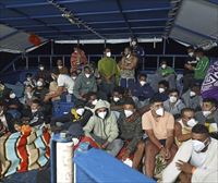 Aita Mari pone rumbo a Sicilia con las 112 personas rescatadas a bordo, pero sin permiso para desembarcar